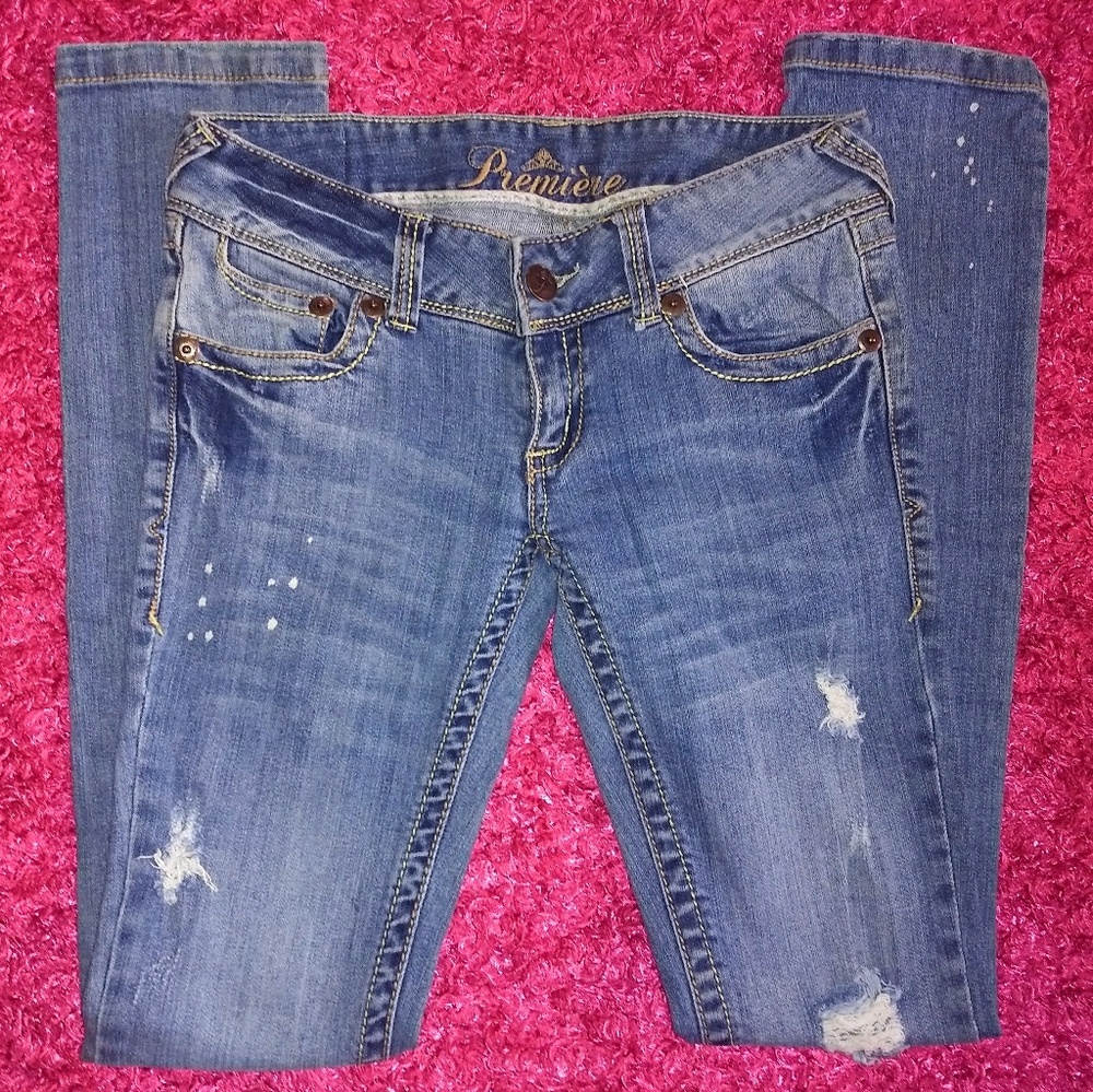Light washed distressed jeans